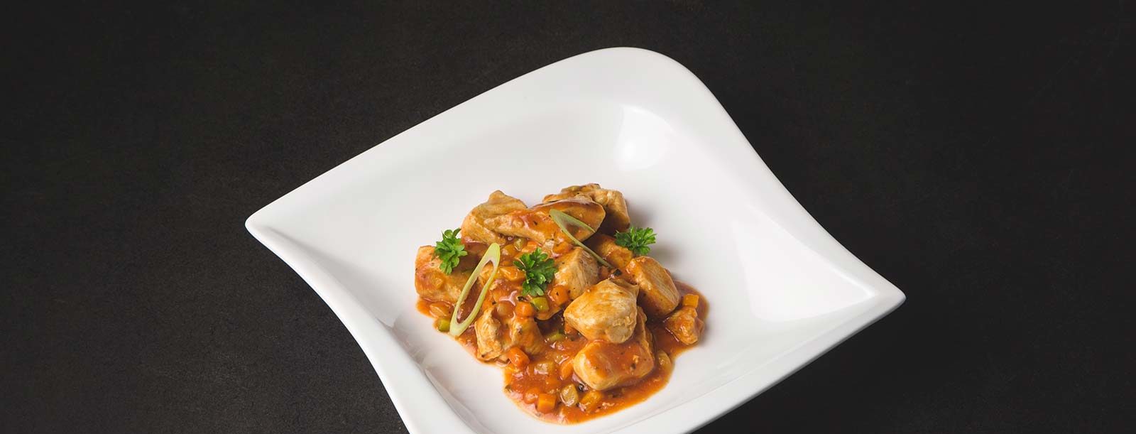 feelfinefood_haehnchenwuerfelmitkarottenundzucchini_1600x611