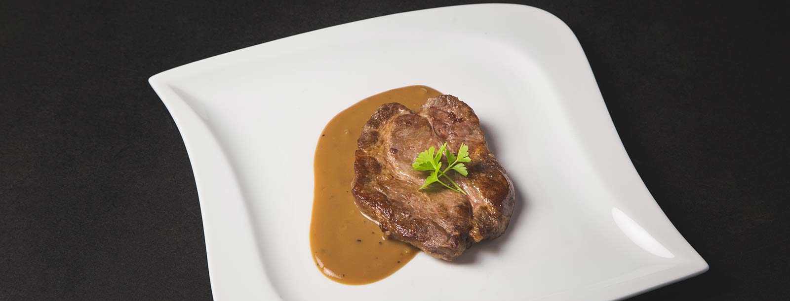 feelfinefood_schweinesteakinrahmsosse_1600x611